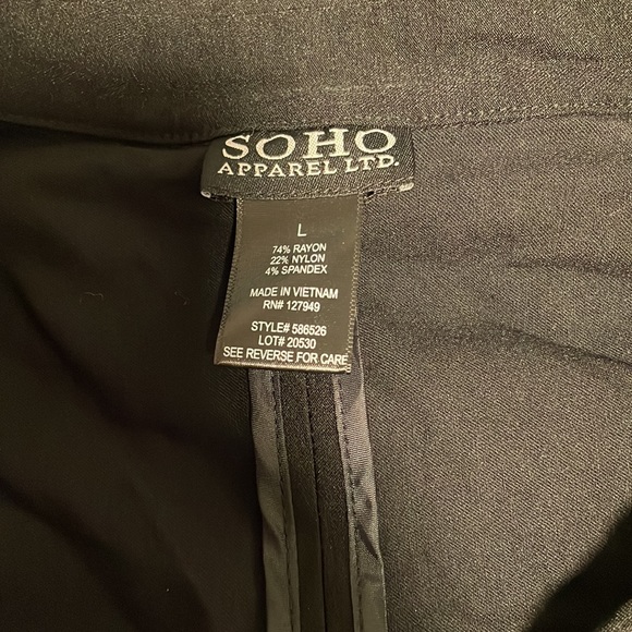 Lightweight black blazer with 3/4 length sleeves. Cute ruching on sleeves - Picture 2 of 4